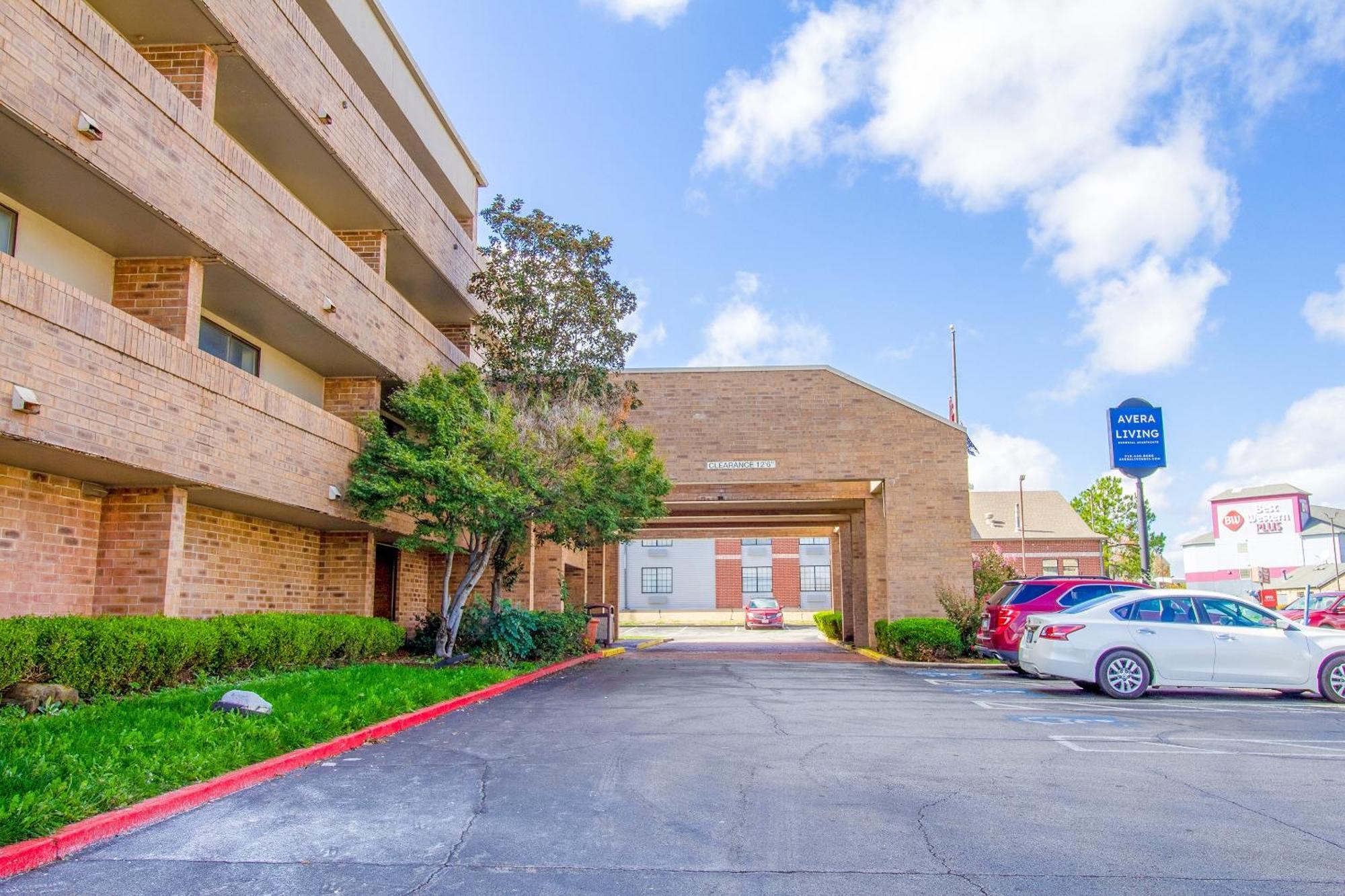 Clarion Inn&Suites Tulsa Exterior foto